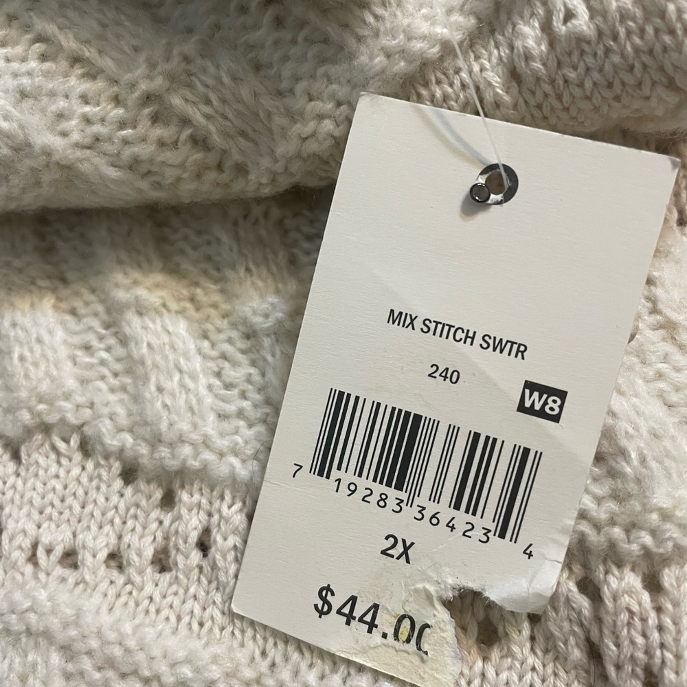 Elegant Cream Turtleneck Sweater - Picture 3 of 4
